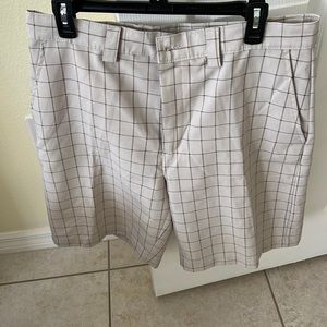 Men’s Izod golf shorts